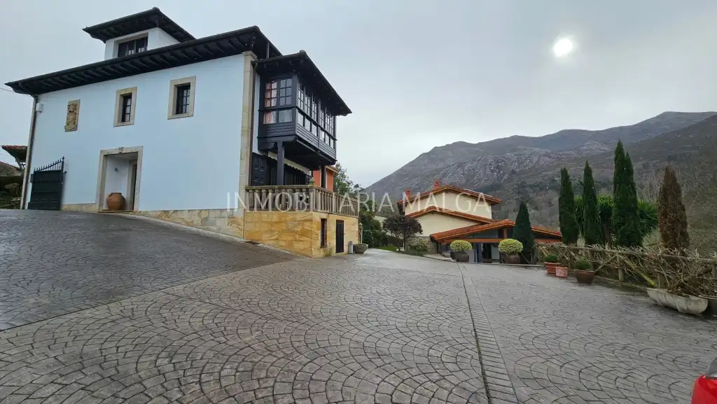 Vista exterior de Casa o chalet en venta en Colunga con Calefacción, Jardín privado y Parquet