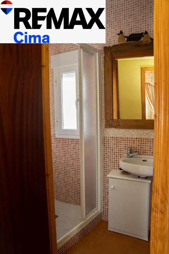 Bathroom of Houses for sale in Zújar  with Air Conditioner, Heating and Furnished