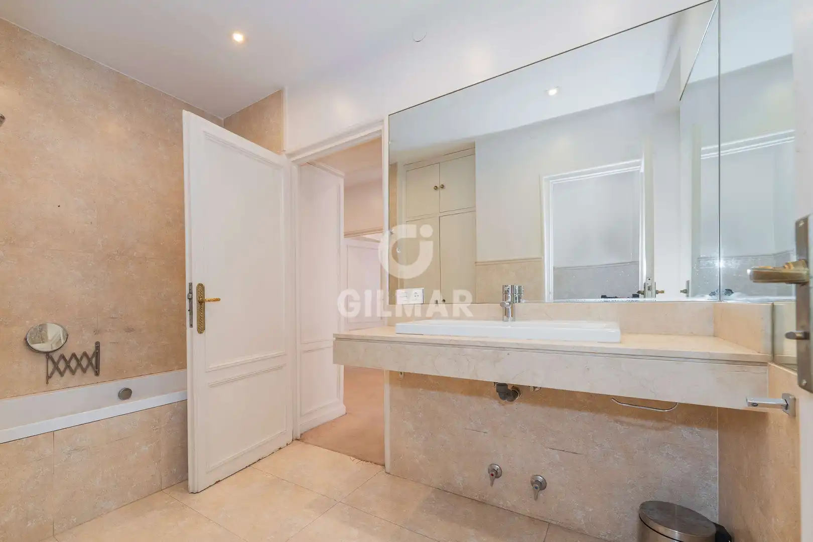 Bathroom of Flat for sale in Madrid  with Heating and Storage room