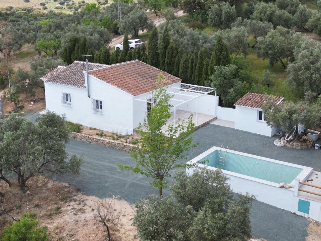 Vista exterior de Finca rústica en venda en Archidona amb Jardí privat i Piscina