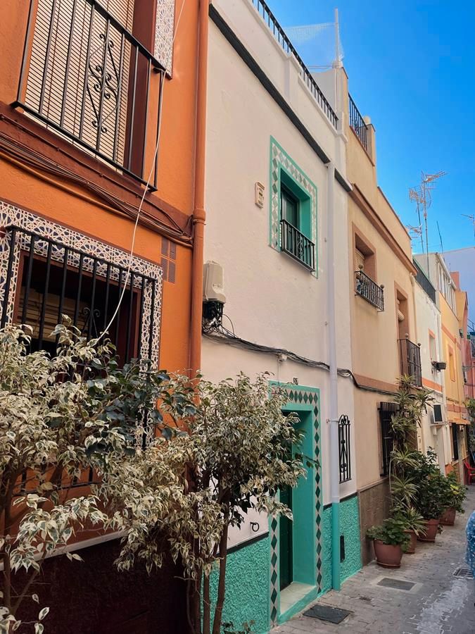 Vista exterior de Casa adosada en venda en Almuñécar amb Terrassa, Moblat i Rentadora
