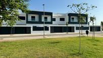 Vista exterior de Casa o xalet en venda en  Sevilla Capital amb Terrassa, Balcó i Alarma