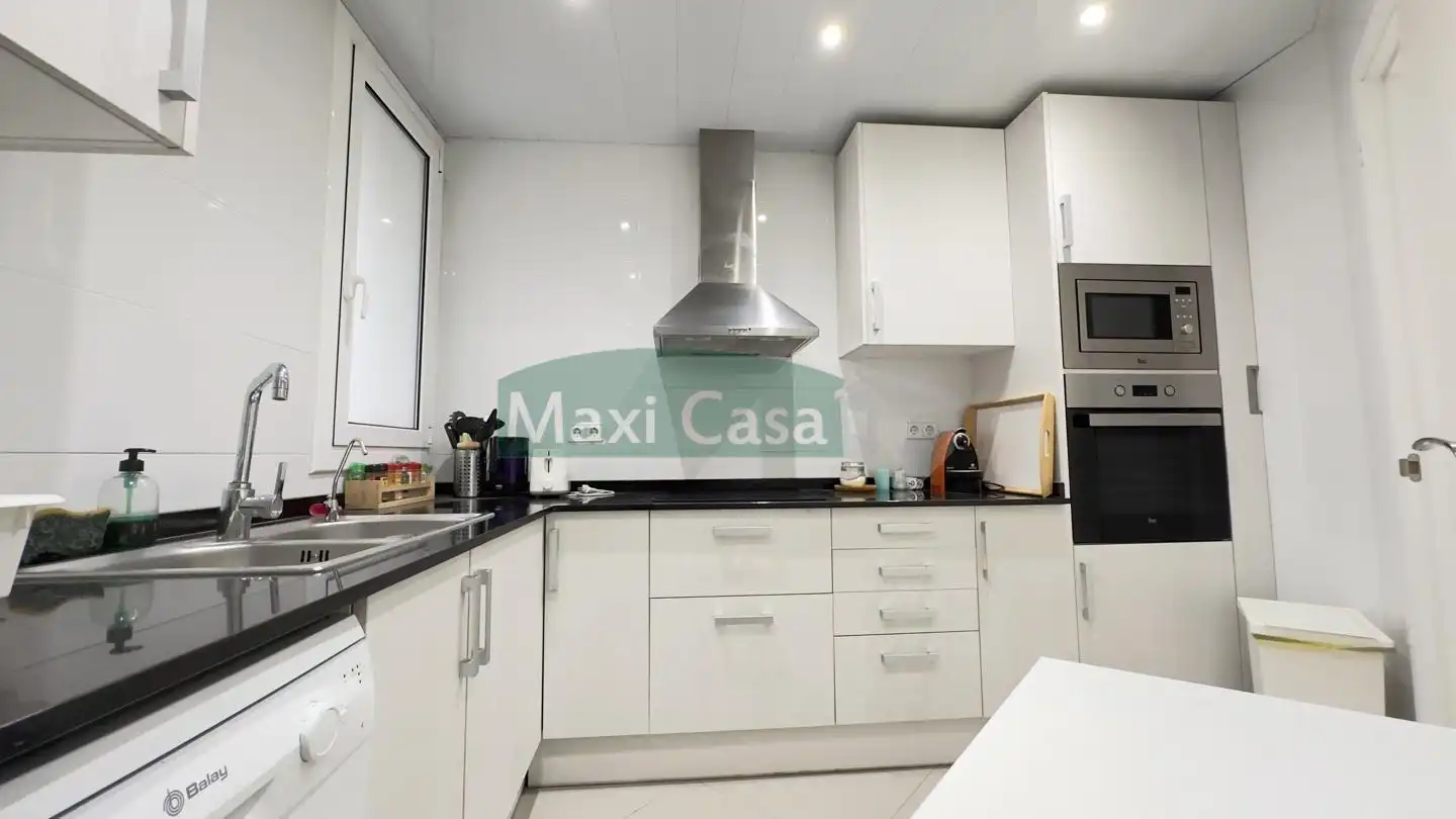 Cuina de Pis en venda en Barcelona amb Aire condicionat, Parquet i Terrassa