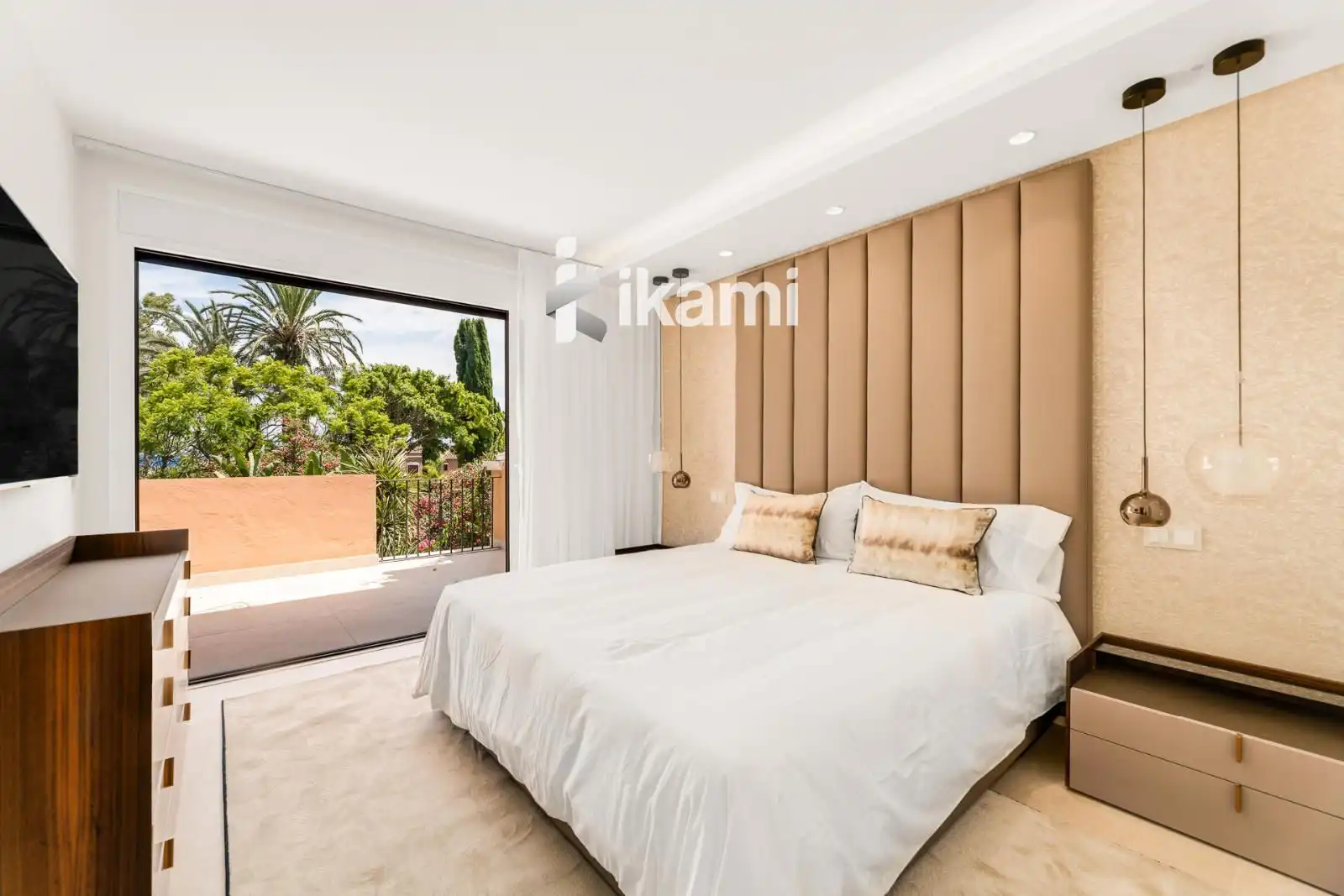 Habitación de Casa adosada en venta en Estepona con Aire acondicionado, Terraza y Piscina