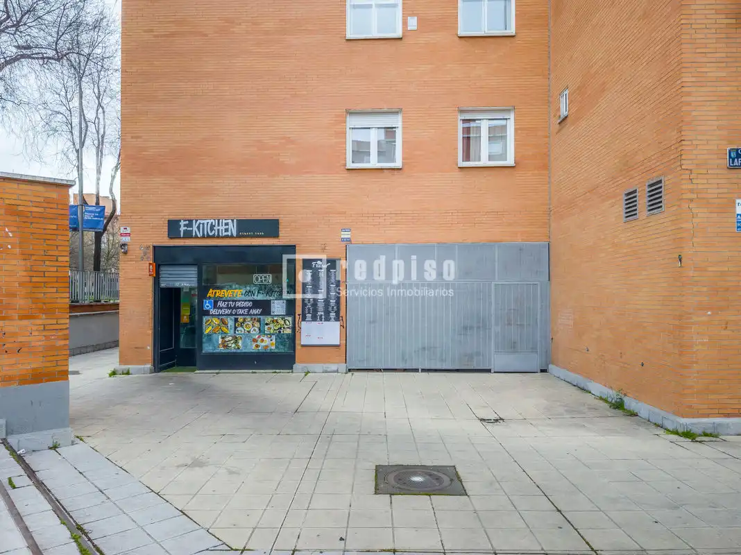Vista exterior de Local en venta en Madrid