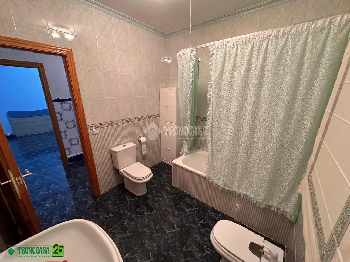 Baño de Casa adosada en venta en La Solana   con Terraza
