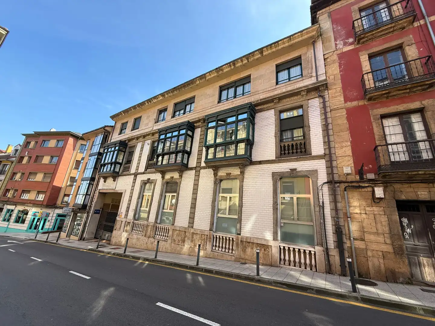 Außenansicht von Wohnung zum Verkauf in Oviedo  mit Heizung, Abstellraum und Möbliert