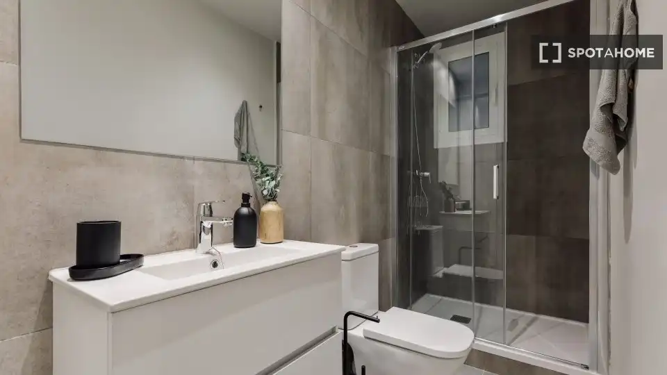 Bany de Apartament per a compartir en Barcelona amb Aire condicionat, Terrassa i Moblat