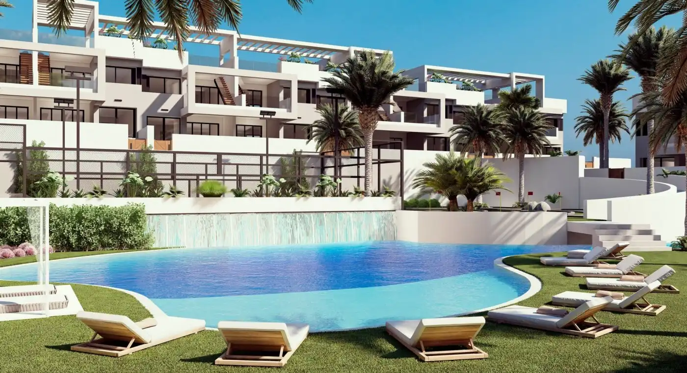 Bungalow con piscina en venta en Los Balcones - Los Altos