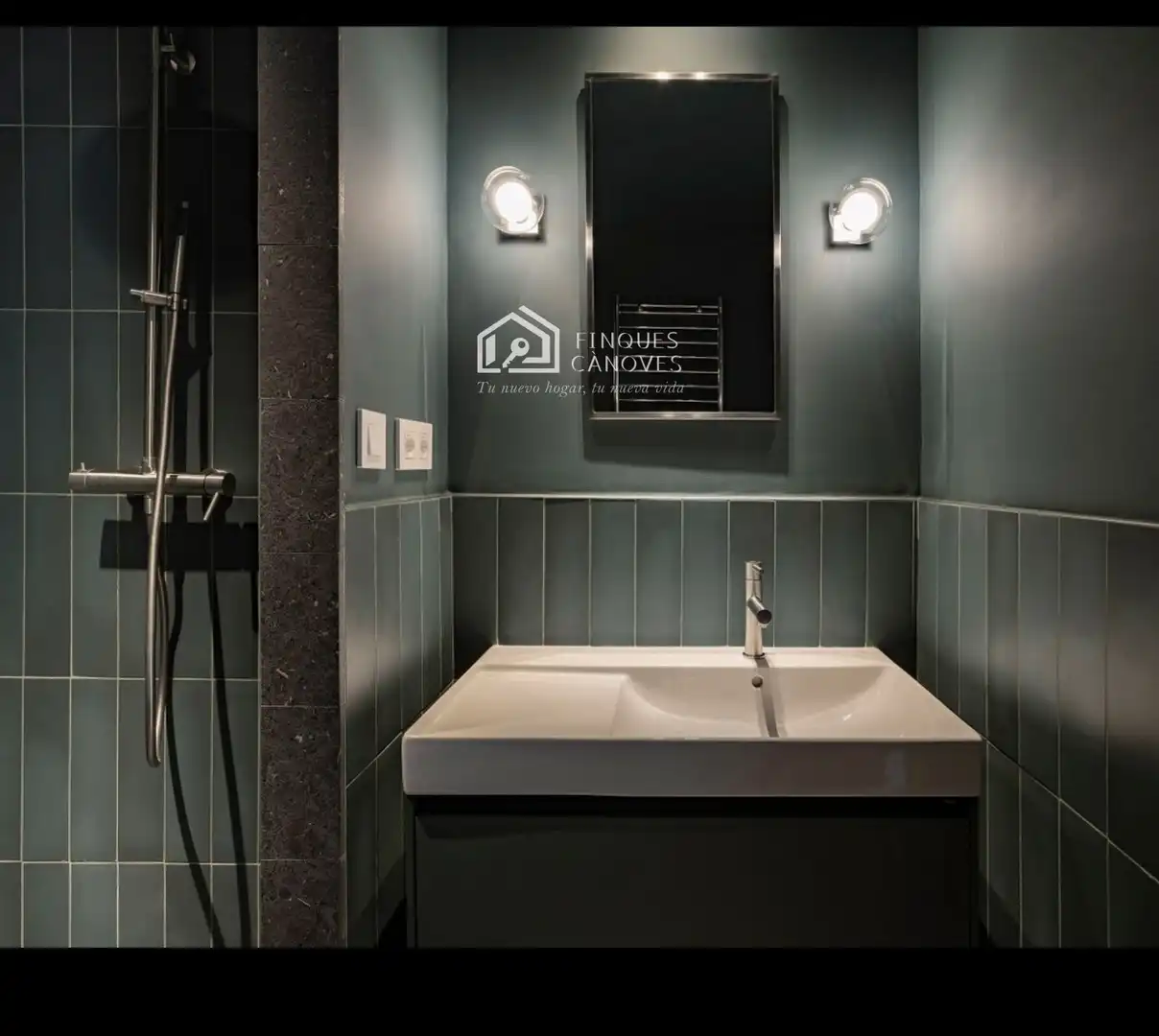 Bathroom of Flat for sale in Girona  with Air Conditioner, Heating and Terrace