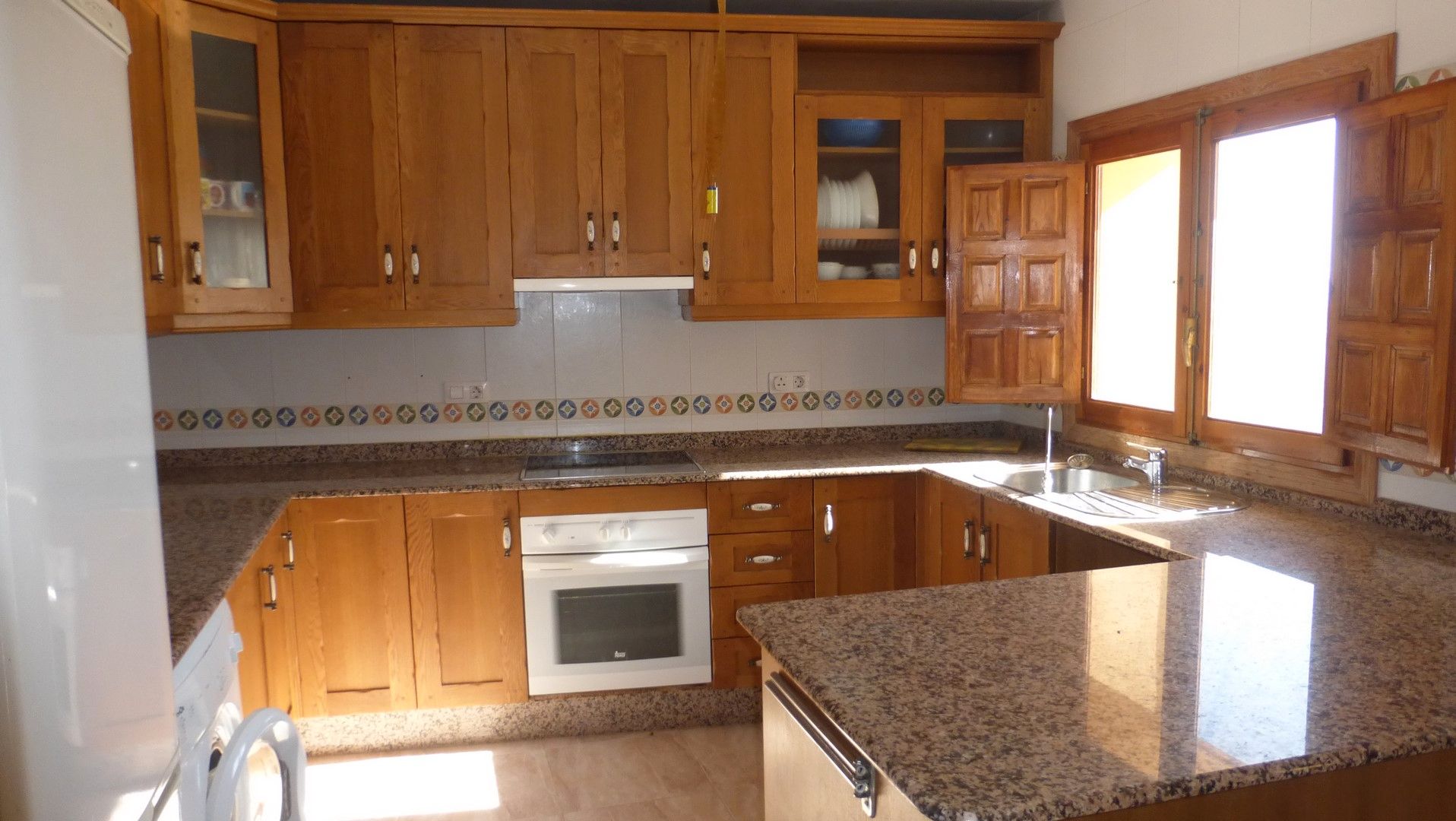 Cuina de Casa adosada en venda en Totana amb Aire condicionat, Terrassa i Moblat