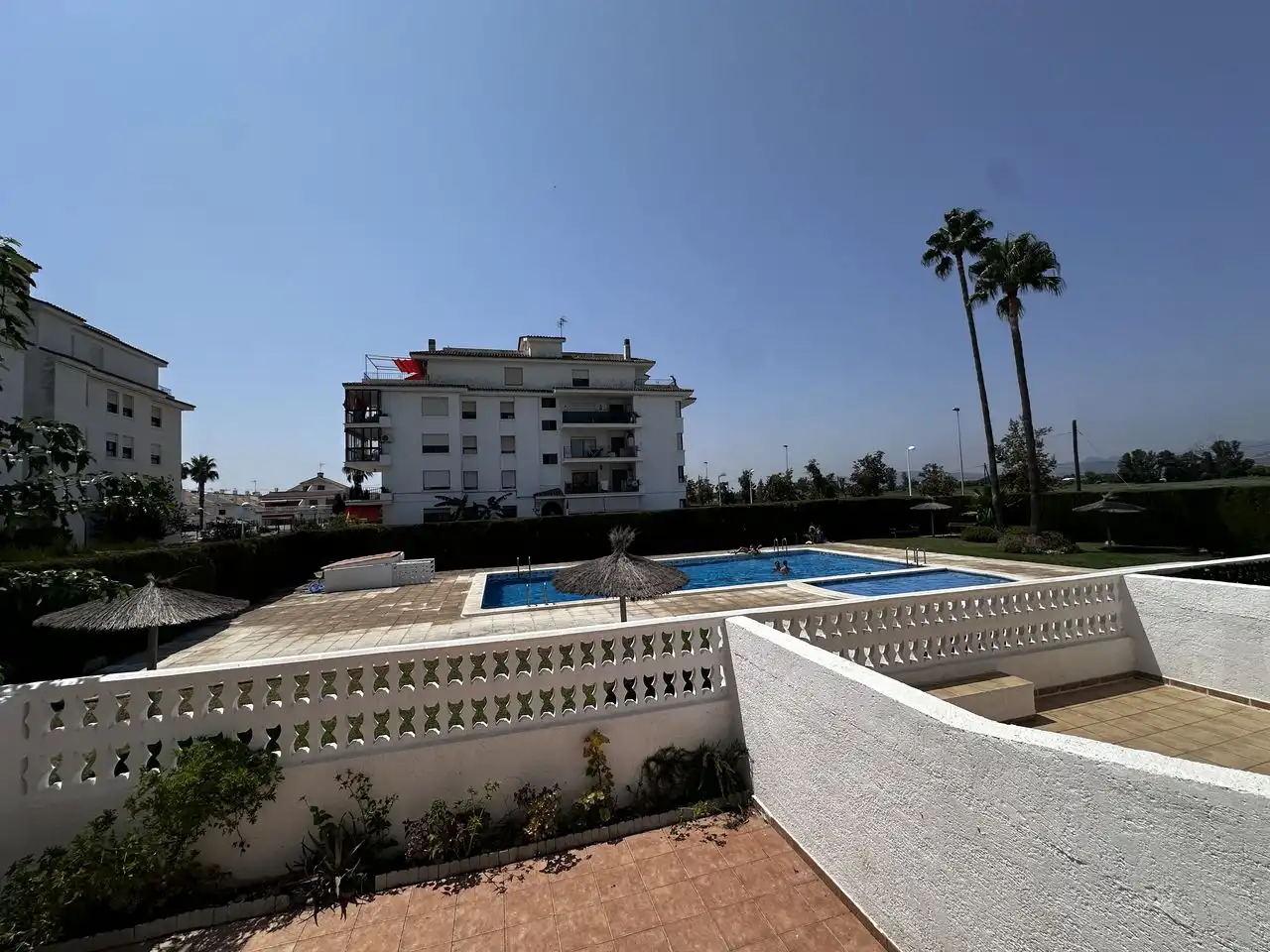 Planta baja de alquiler en Corinto - Almarda