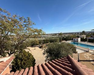 Vista exterior de Casa o xalet en venda en Elche / Elx amb Aire condicionat, Calefacció i Jardí privat