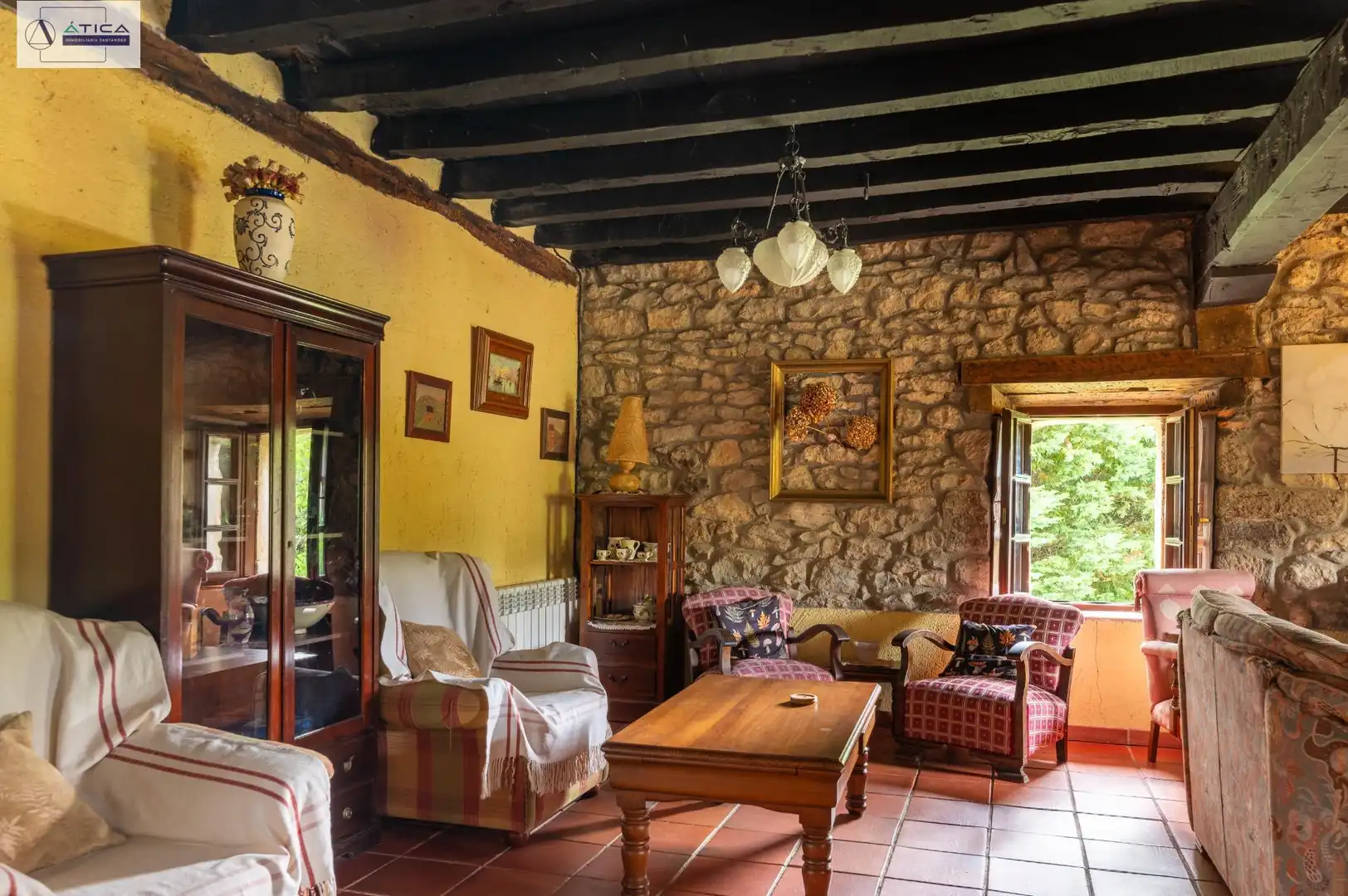 Sala d'estar de Edifici en venda en Valle de Valdebezana