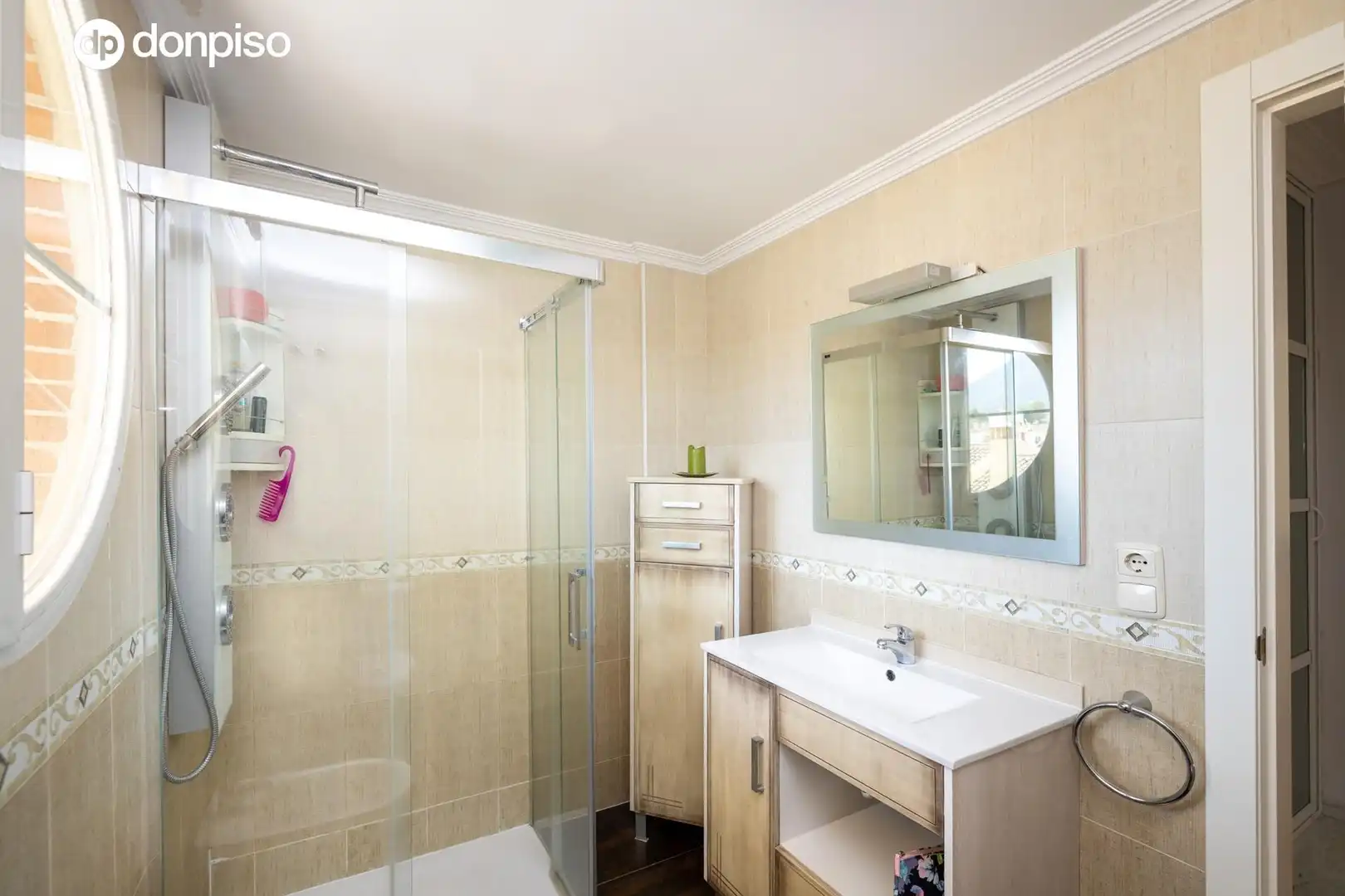 Casa aparellada amb terrassa en venda a MARIA PINET 10, imagen 30