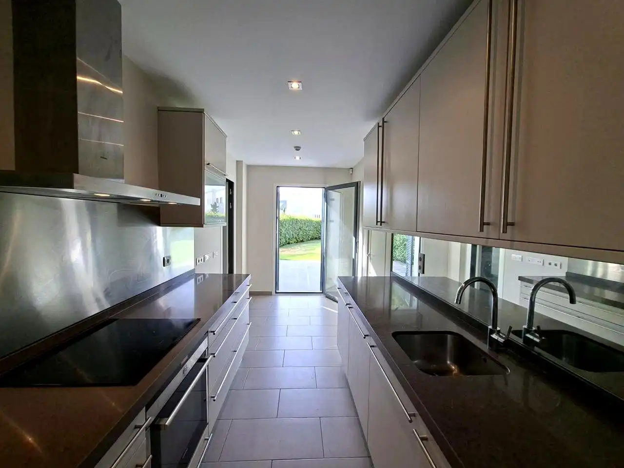 Kitchen of Ground floor for rent in Madrid  with Air Conditioner, Heating and Private garden