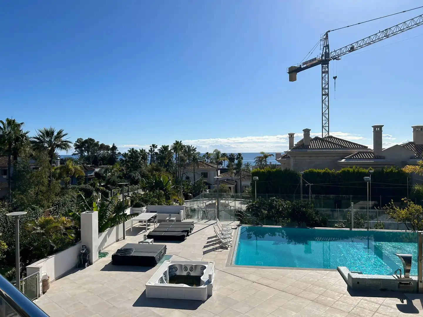 Piscina de Casa o xalet en venda en Marbella amb Aire condicionat, Calefacció i Jardí privat