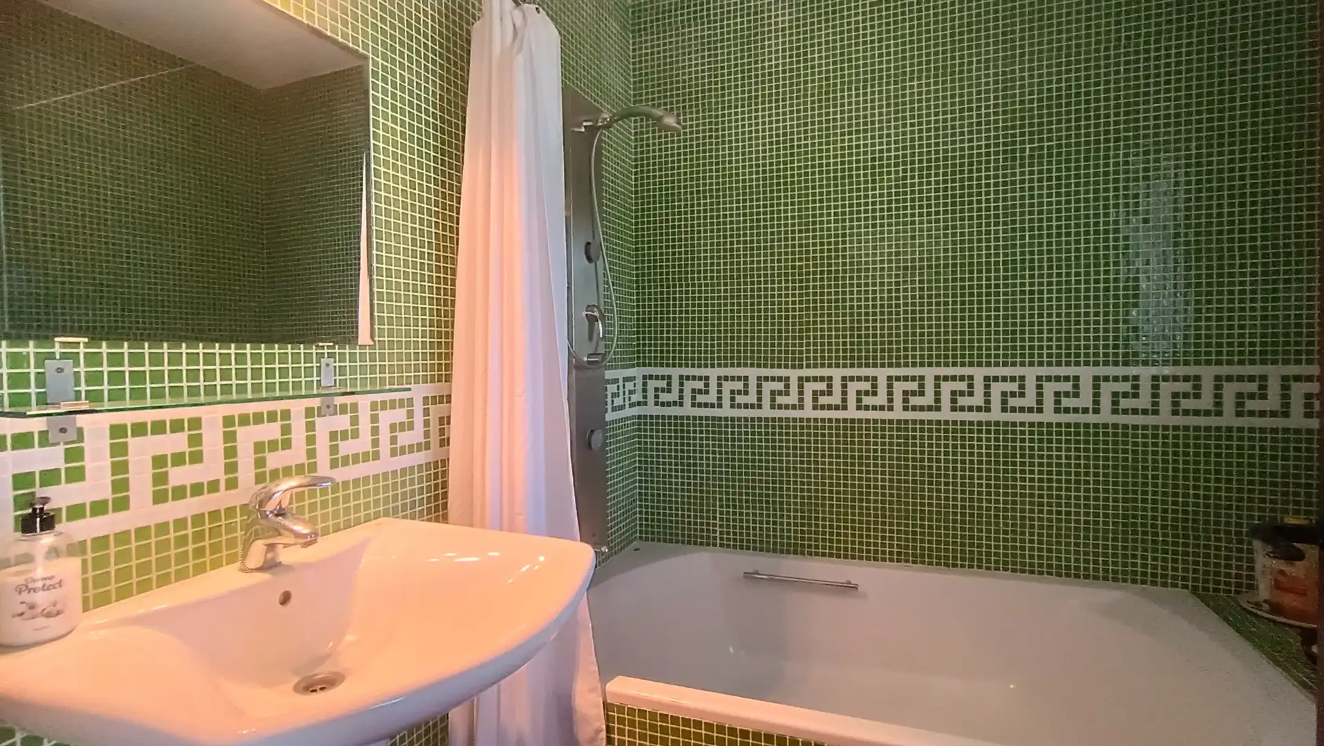 Baño de Finca rústica en venta en Estepona con Aire acondicionado, Calefacción y Jardín privado