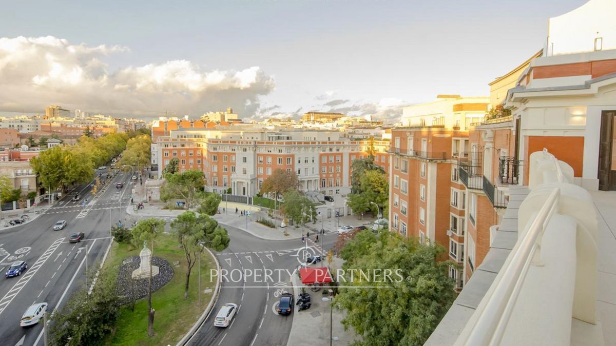 Exterior view of Attic for sale in  Madrid Capital  with Air Conditioner, Heating and Private garden