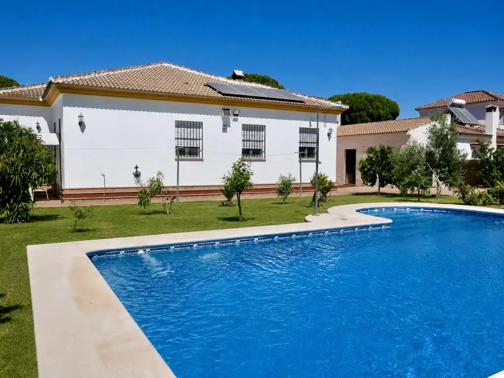 Piscina de Casa o chalet en venta en Hinojos con Aire acondicionado, Jardín privado y Terraza