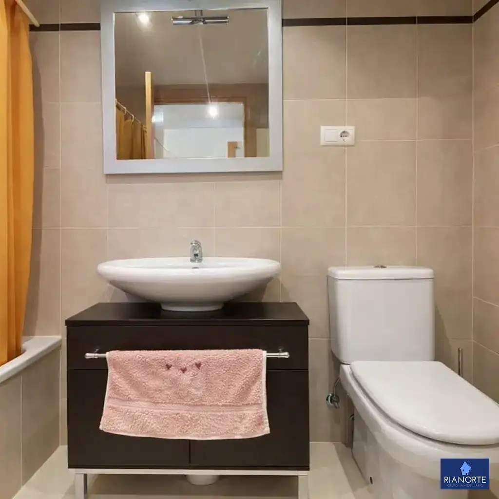 Baño de Piso en venta en Gozón con Calefacción, Microondas y Balcón