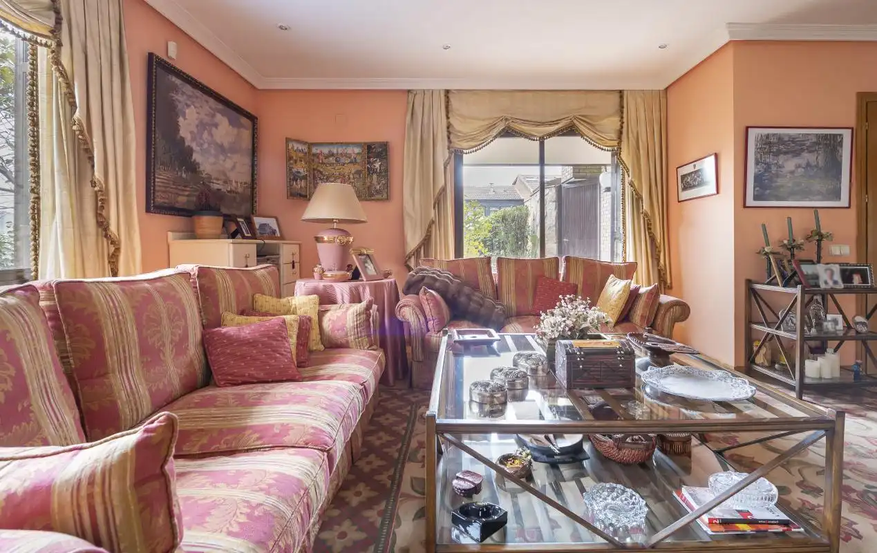 Sala de estar de Casa adosada en venta en Madrid con Aire acondicionado, Calefacción y Jardín privado
