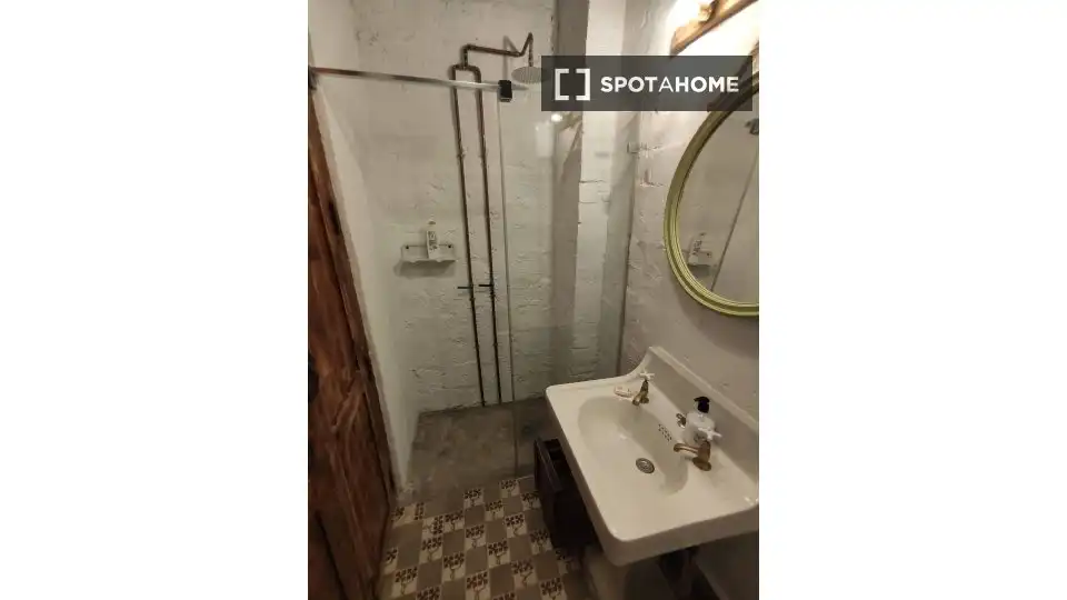 Bathroom of Flat for rent in Valencia  with Air Conditioner, Heating and Furnished