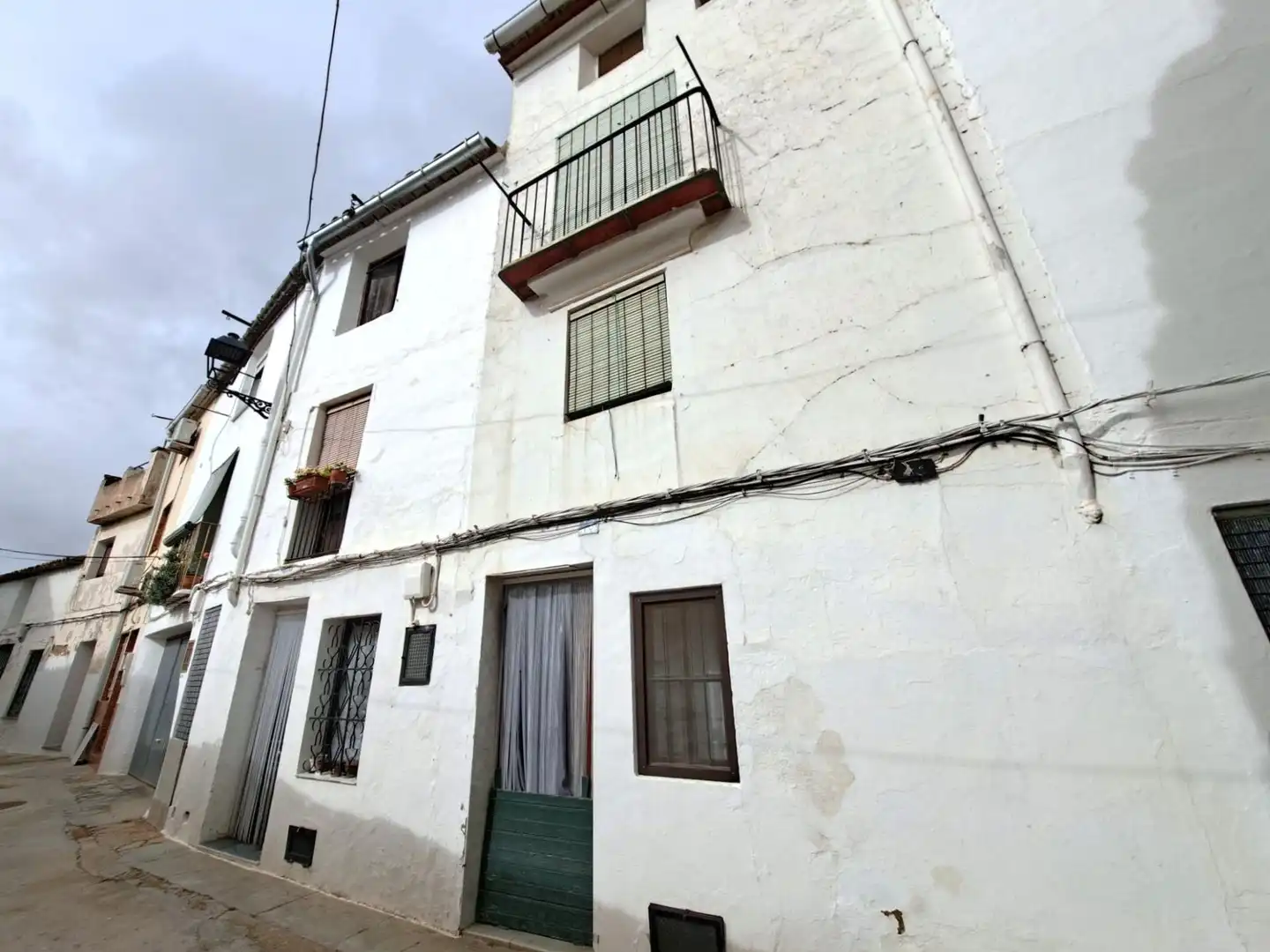 Außenansicht von Einfamilien-Reihenhaus zum Verkauf in Requena