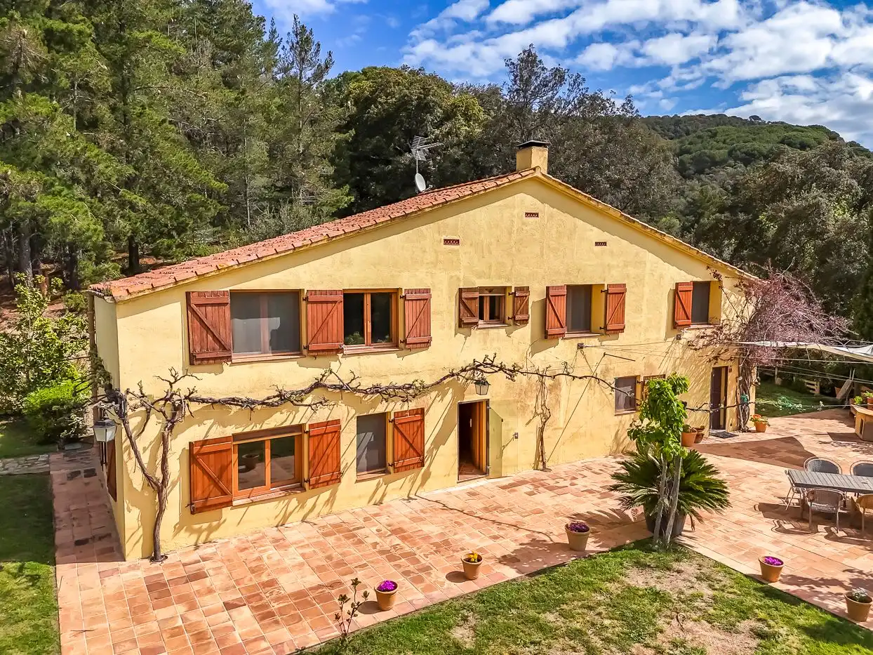 Vista exterior de Finca rústica en venta en Sant Iscle de Vallalta con Calefacción, Terraza y Trastero