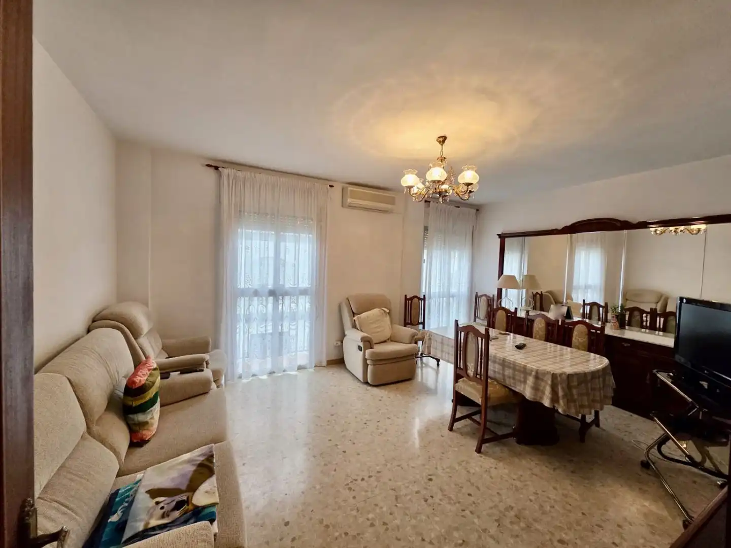 Sala de estar de Casa adosada en venta en Lora del Río con Aire acondicionado y Trastero