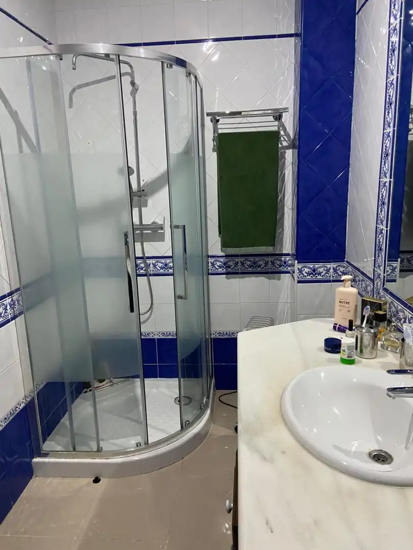 Baño de Casa adosada en venta en Conil de la Frontera con Aire acondicionado, Terraza y Trastero