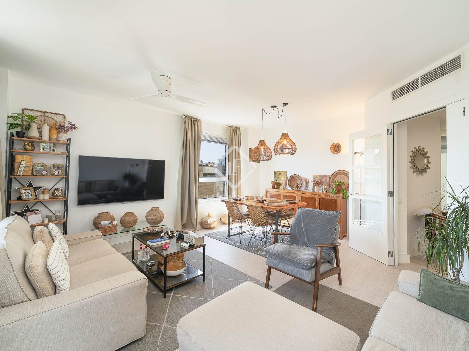 Sala d'estar de Pis en venda en  Barcelona Capital amb Aire condicionat, Calefacció i Jardí privat