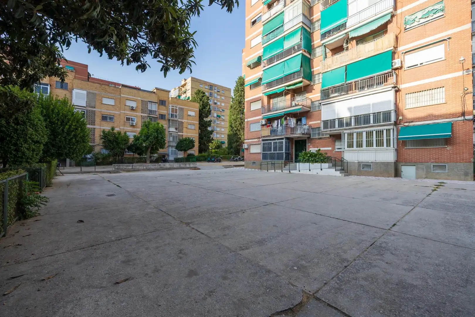Außenansicht von Wohnungen zum Verkauf in Granada mit Privatgarten