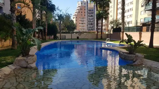 Piscina de Pis de lloguer en Mislata amb Aire condicionat, Terrassa i Traster