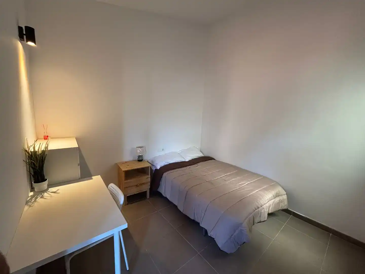 Dormitori de Apartament per a compartir en Tortosa amb Moblat, Forn i Rentadora