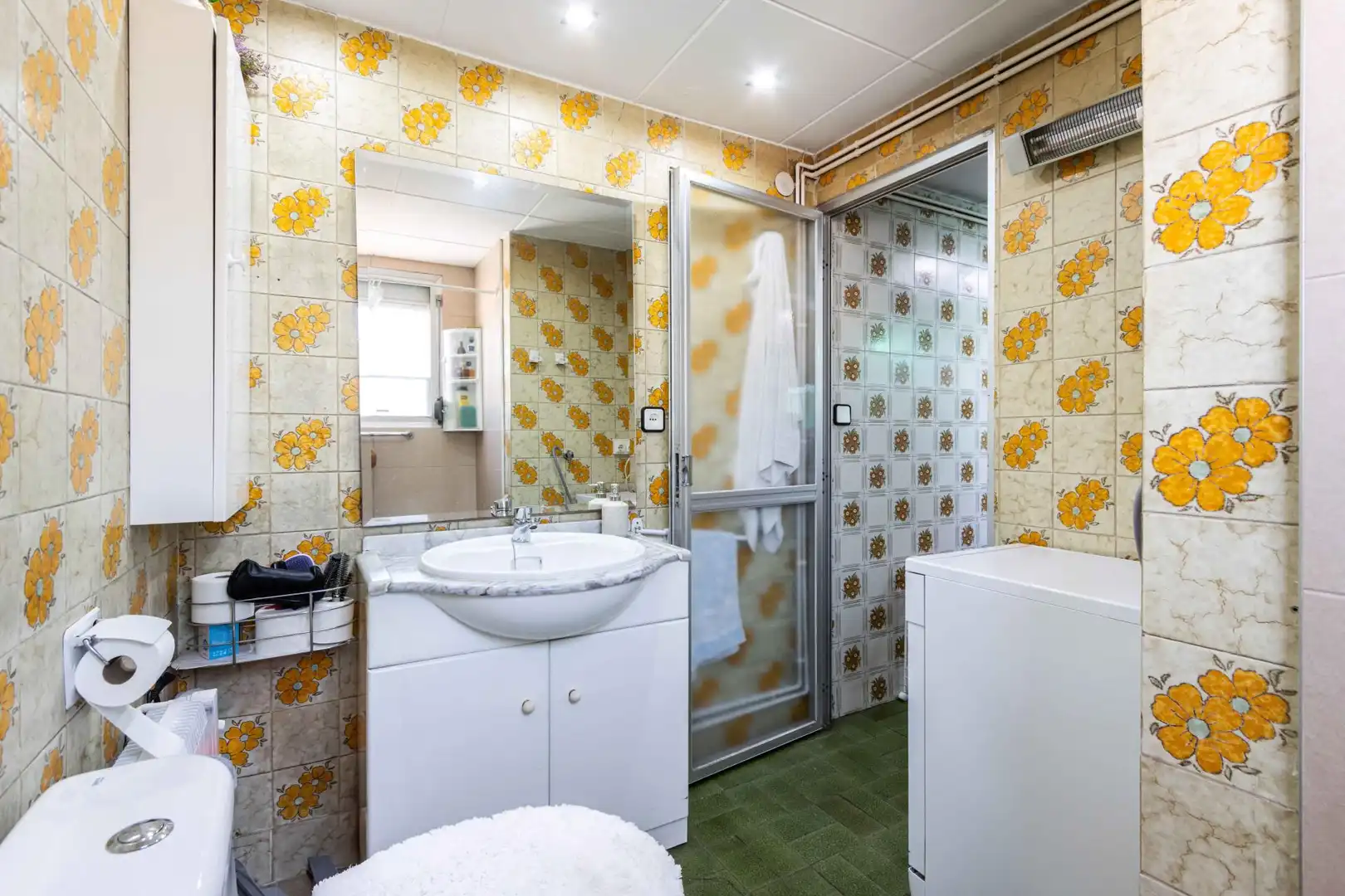 Bathroom of Flat for sale in Sabadell