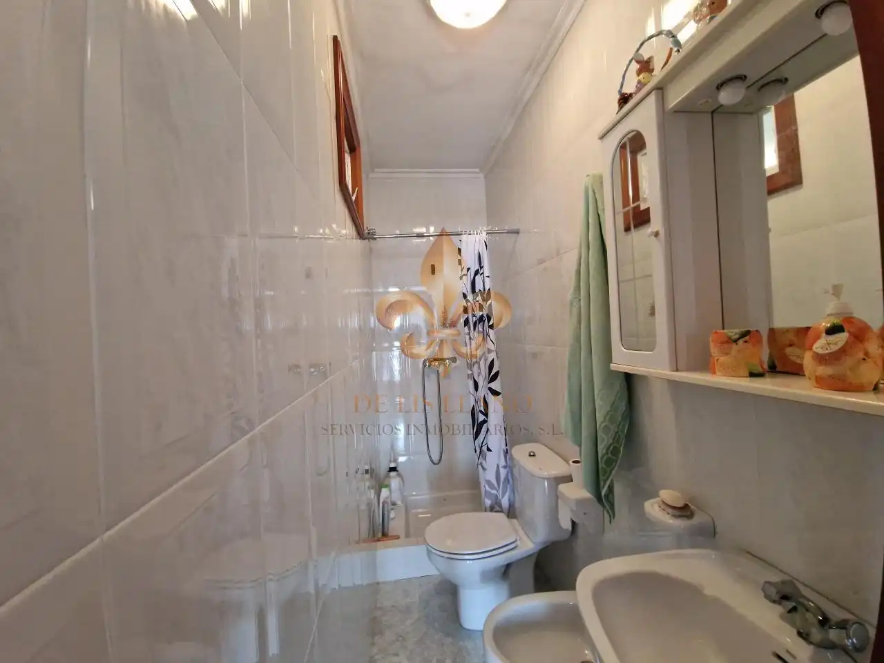 Baño de Piso en venta en Oia con Calefacción, Terraza y Amueblado