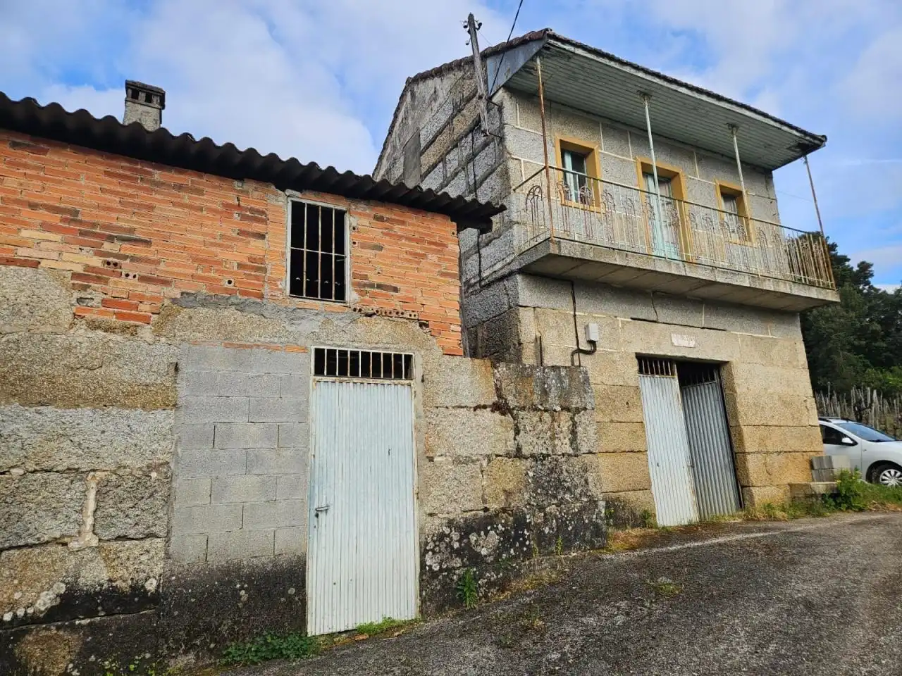 Houses for sale in Toén