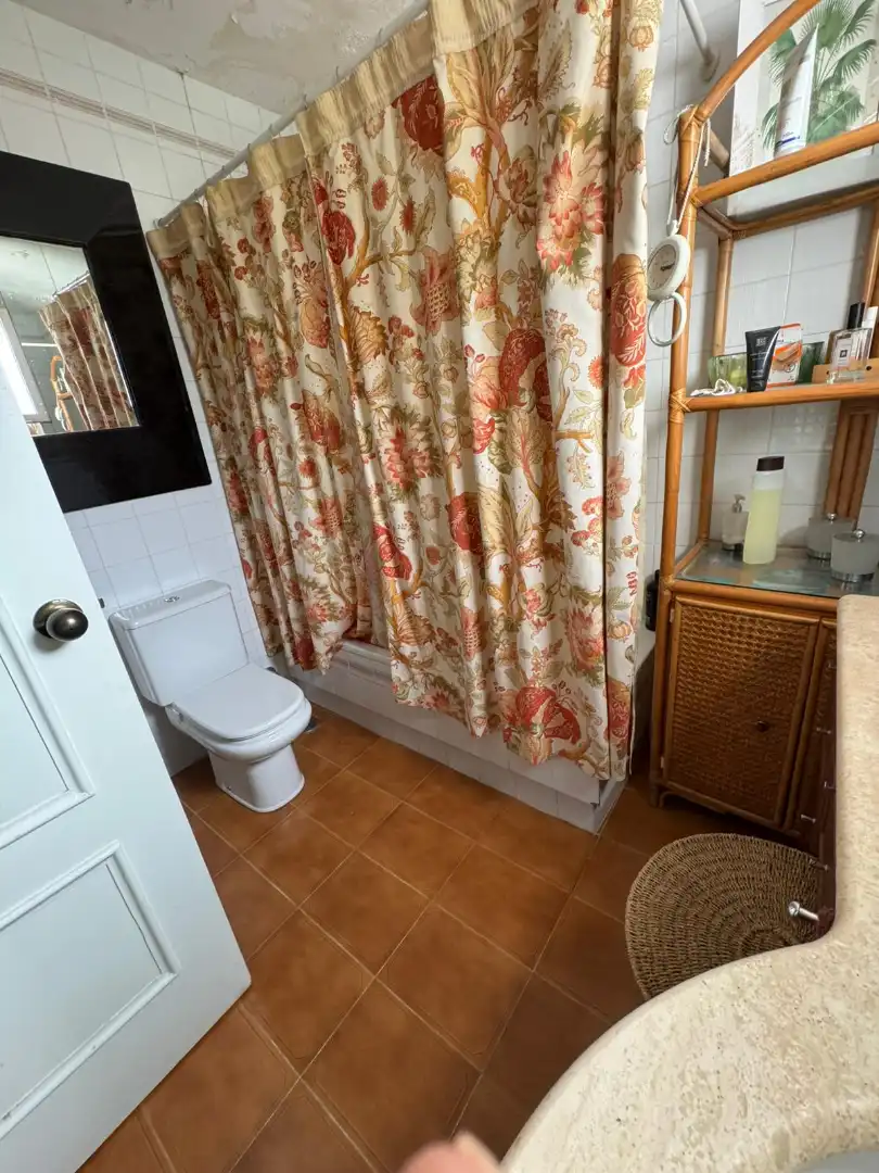 Bany de Casa adosada en venda en Casares amb Jardí privat, Terrassa i Forn