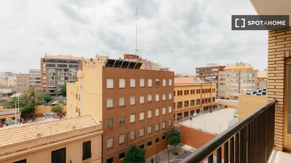 Exterior view of Flat for rent in Valencia  with Air Conditioner, Heating and Furnished