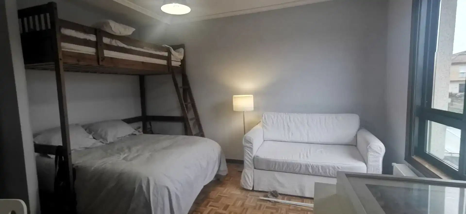 Dormitori de Casa o xalet en venda en Oroso amb Jardí privat, Parquet i Forn