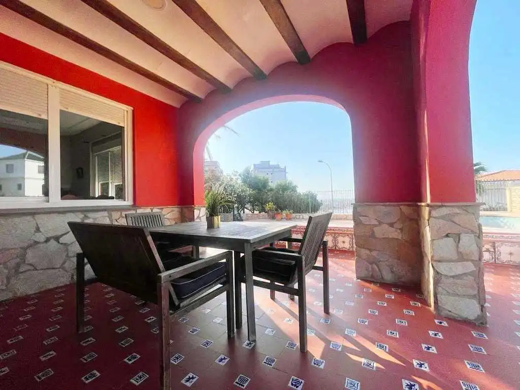 Chalet con piscina en venta en El Faro, imagen 3