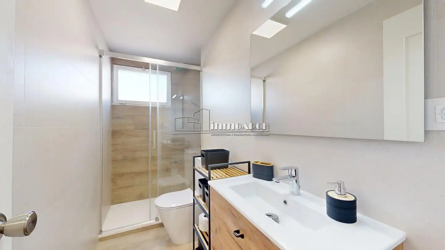 Baño de Piso de alquiler en A Coruña Capital  con Calefacción y Amueblado