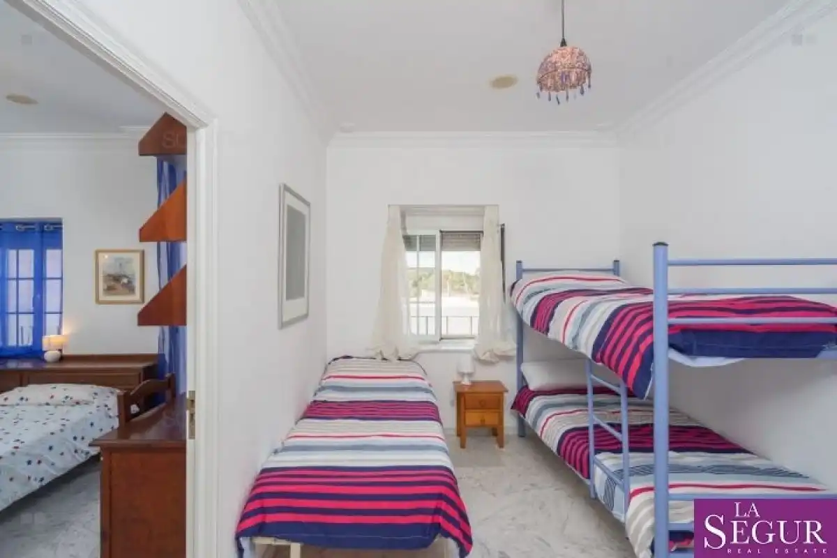 Dormitori de Casa o xalet en venda en Alcalá de los Gazules amb Terrassa, Traster i Moblat