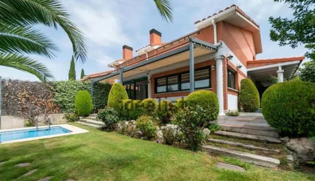 Casa-chalet en Alquiler en Calle Julio Caro Baroja en Encinar de los Reyes