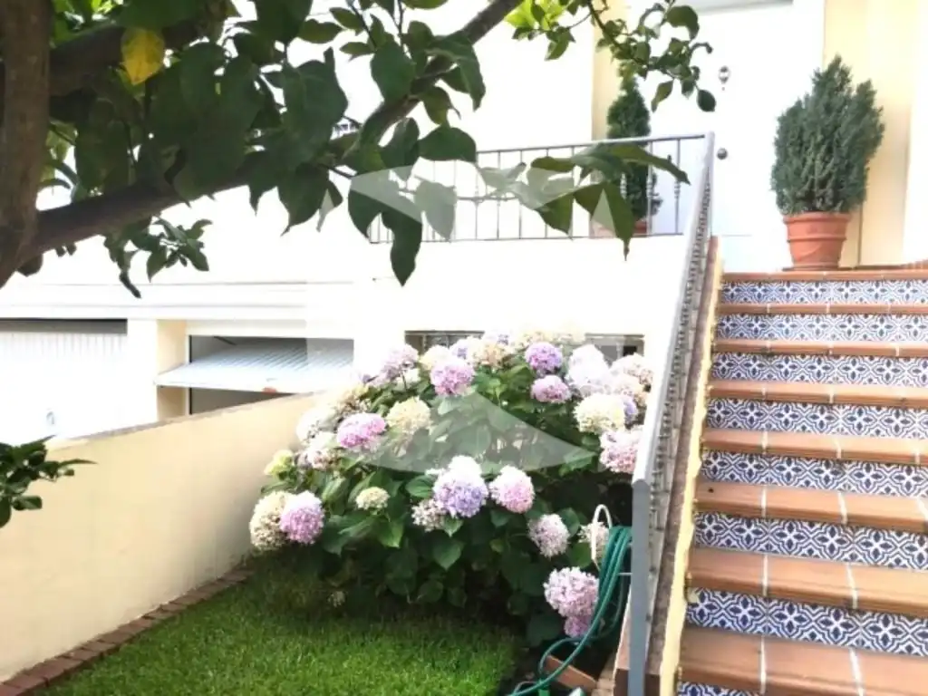 Jardí de Casa adosada en venda en Badajoz amb Aire condicionat, Terrassa i Piscina
