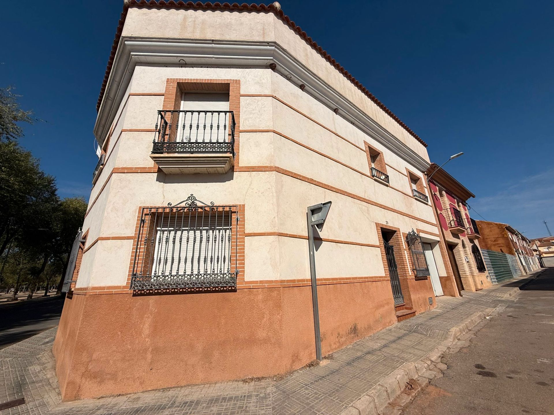 Exterior view of House or chalet for sale in La Solana    with Terrace and Balcony