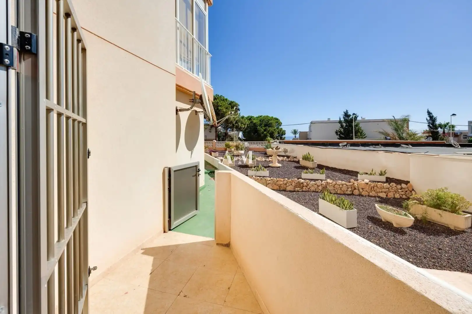 Terrassa de Pis de lloguer en Torrevieja amb Aire condicionat, Calefacció i Jardí privat