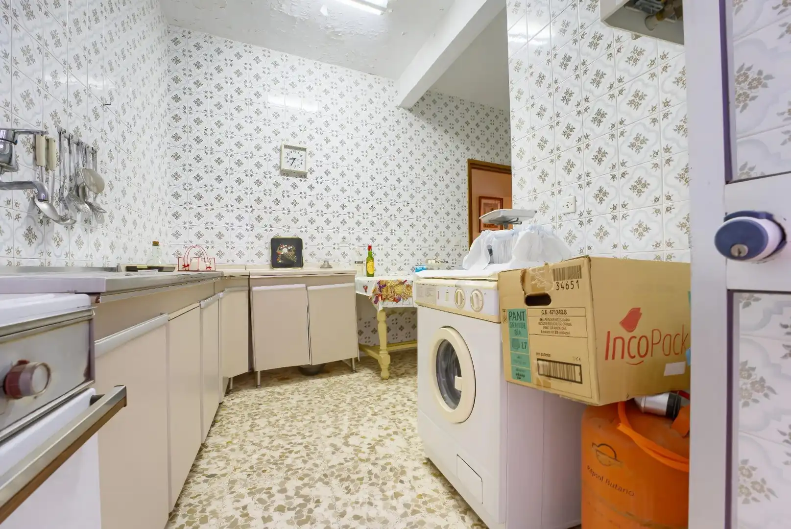 Cocina de Casa adosada en venta en Sanlúcar la Mayor con Aire acondicionado, Calefacción y Terraza