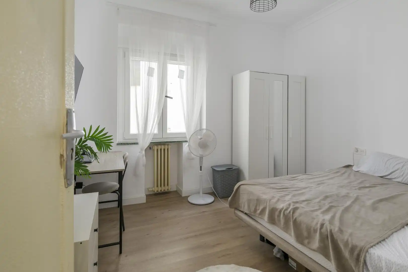 Bedroom of Apartments for sale in Granada